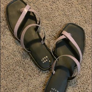 Brand new never worn Purple new day sandal size 7 1/2
